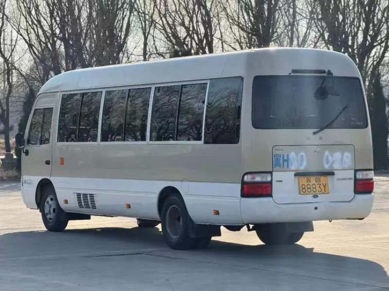 حافلات الركاب المستعملة في شركة Honglong الصينية تكمل عملية الشراء المركزي لـ 45 مركبة تويوتا كوستر.