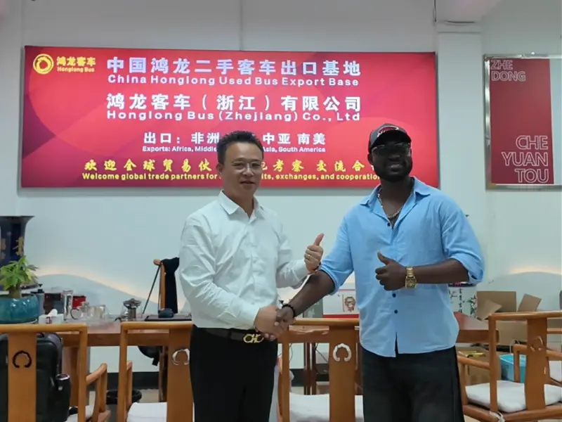 ترحب شركة China Honglong Used Buses بمجموعات متعددة من العملاء من آسيا الوسطى وأفريقيا لإجراء عمليات التفتيش في الموقع.