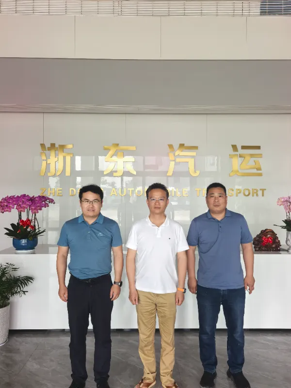 تحديث يونيو: صادرات شركة Honglong الصينية للحافلات المستعملة المجددة عبر نماذج متعددة وتستمر زيارات موقع العميل الدولي جنبًا إلى جنب