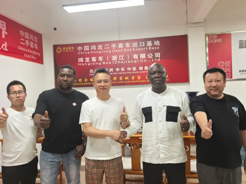 تضيف شركة China Honglong الحافلات ذات الطابقين إلى مشتريات الحافلات المستعملة؛ تتم زيارات موقع العميل الأفريقي بالتوازي