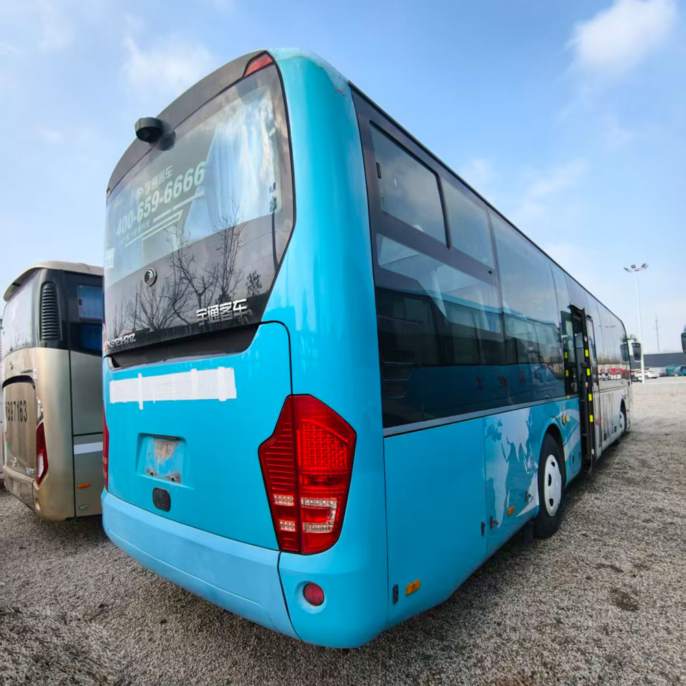 Yutong 53 مقعدًا ديزل تستخدم الحافلة الزرقاء