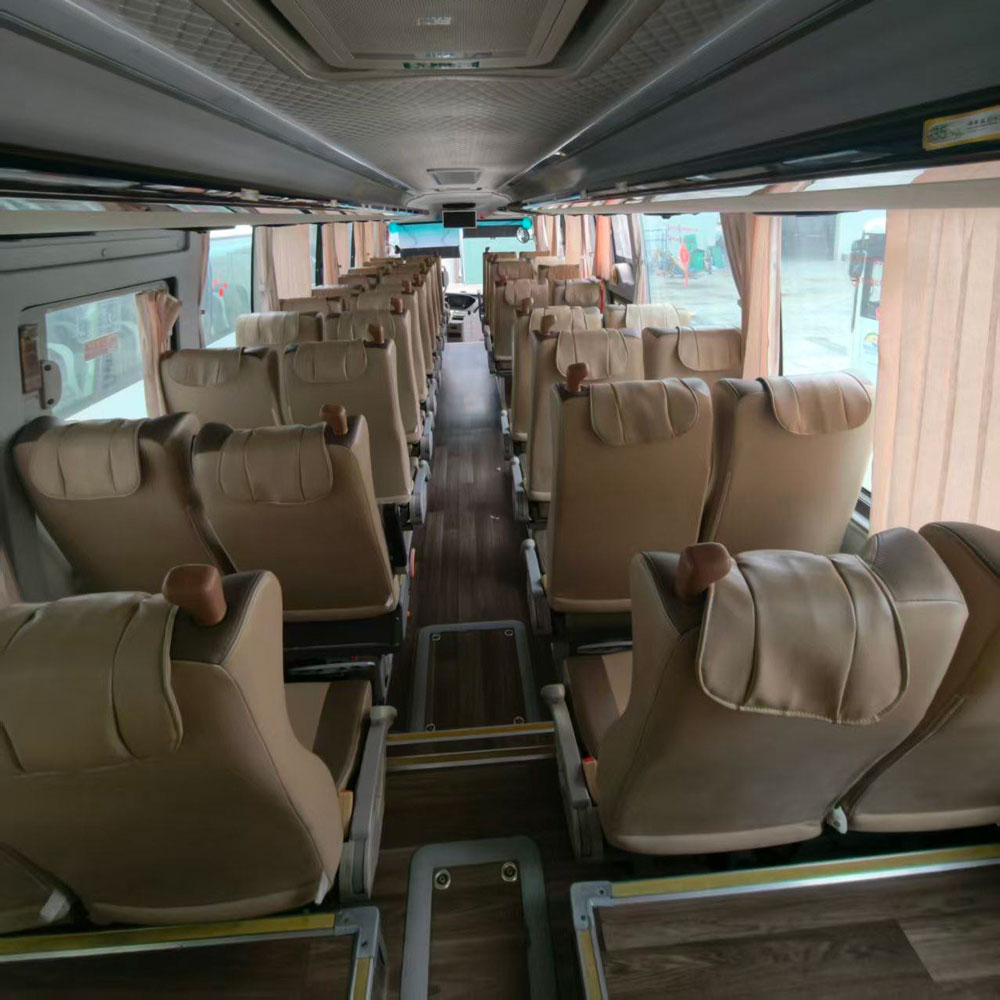 حافلة Zhongtong ذات 46 مقعدًا تعمل بالديزل